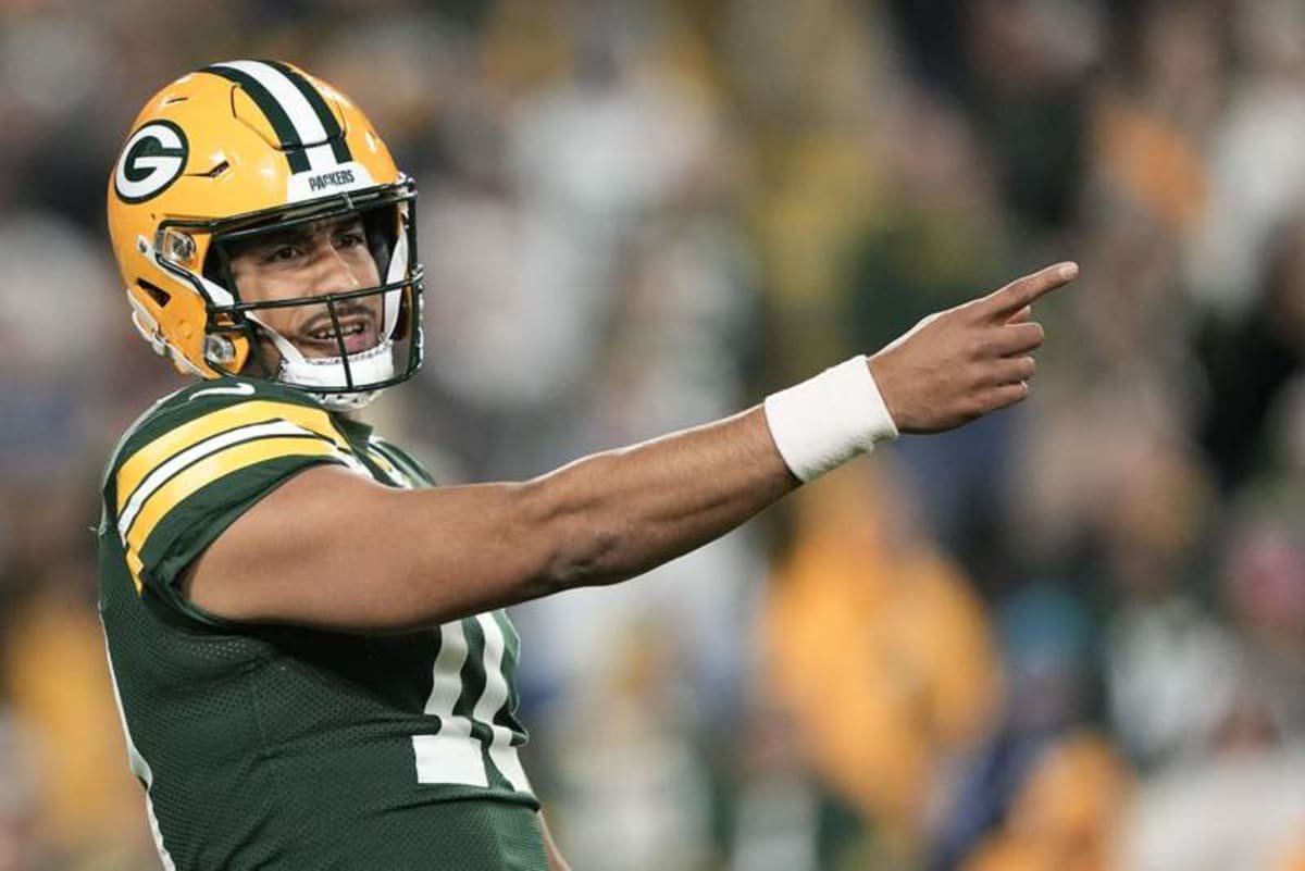 Oct 29, 2026; Green Bay, Wisconsin, USA; Green Bay Packers quarterback Jordan Love (10) reacts against the Carolina Panthers in the second half at Lambeau Field. © Jeff Hanisch-Imagn Images