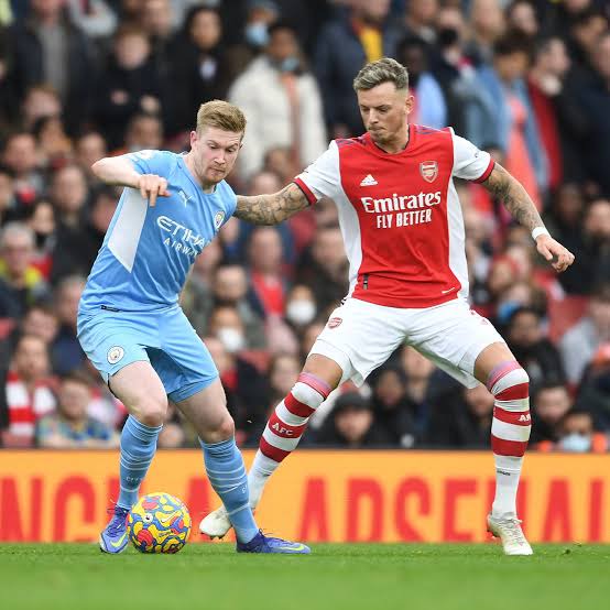 The Battle for the Premier League Title: Manchester City vs. Arsenal