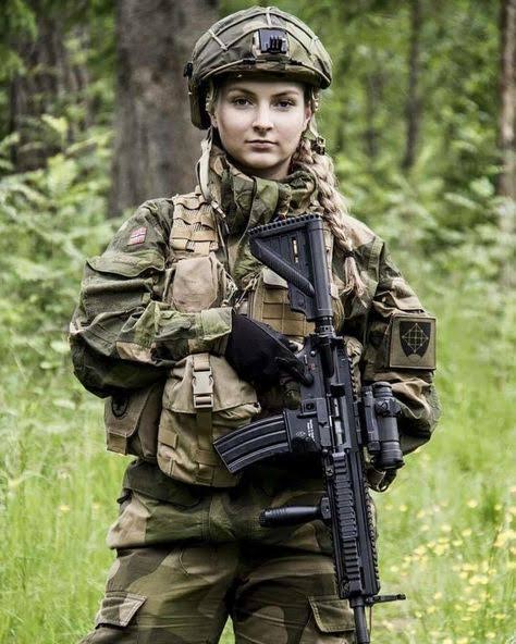 USA has the strongest Army in the world, Check Out Some Beautiful American Female Soldiers in their Military Uniform