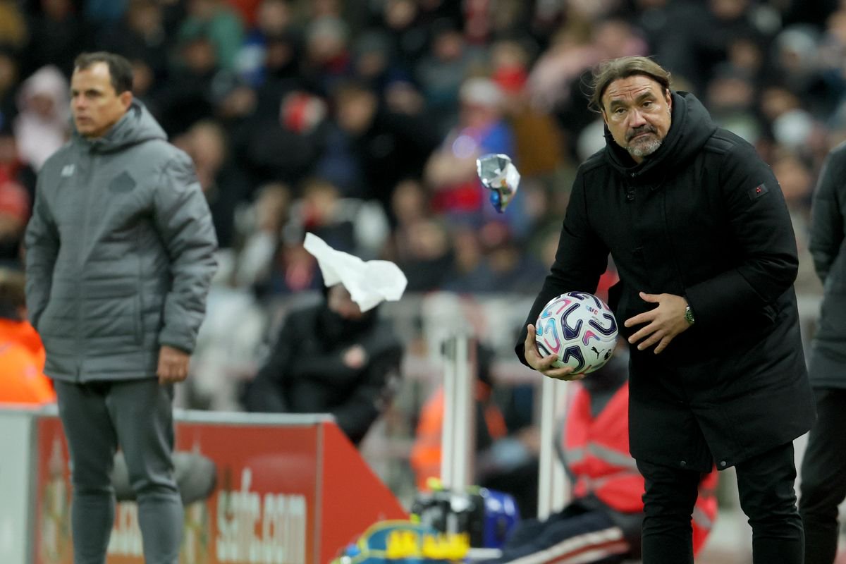 Regis Le Bris Manager of Sunderland and Daniel Farke Manager of Leeds United