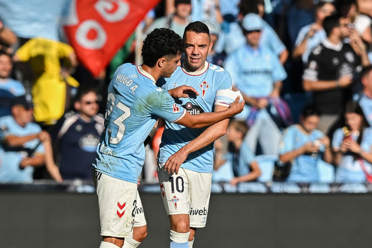 Celta Vigo icon Iago Aspas, right