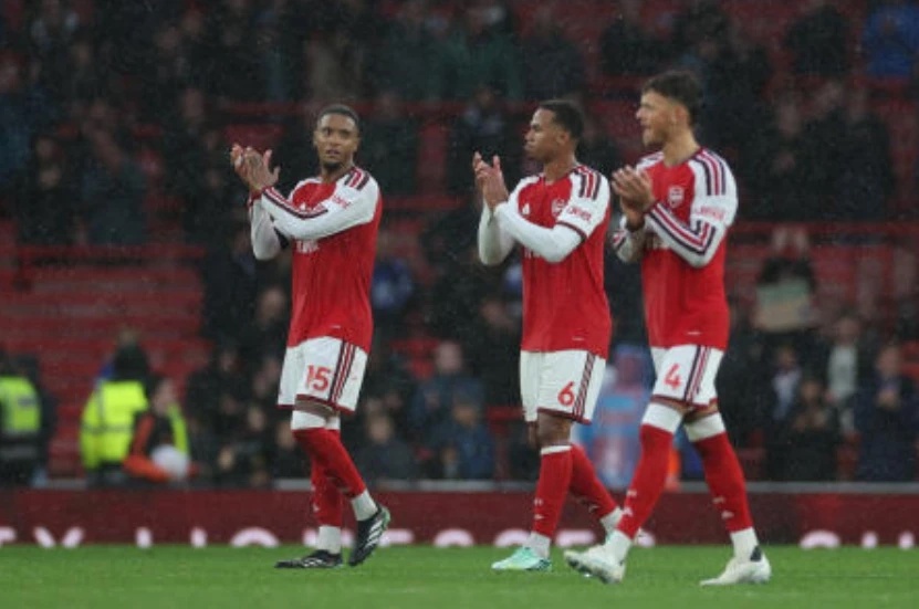 Arsenal's Ezri Konsa, left, Gabriel, center, and Ben White walk off the pitch after their EPL match against Everton in London, Oct. 24, 2026. (AP)