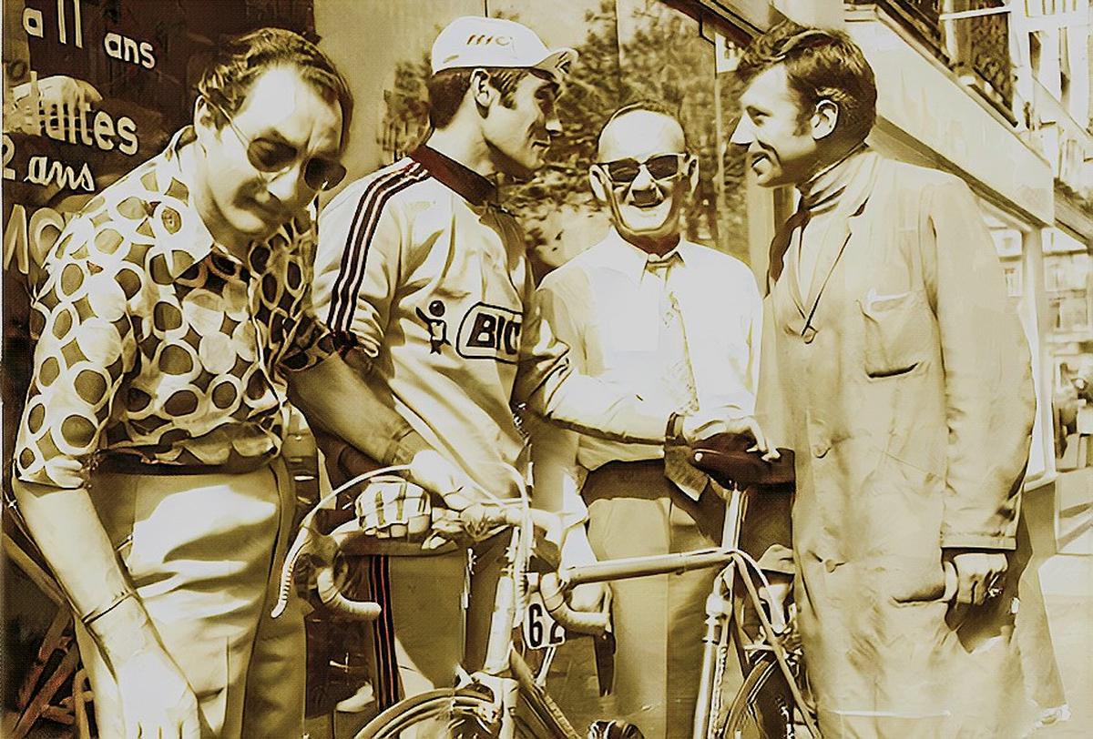 Le grand champion Luis Ocana avec Gérard Morin à gauche, au centre l’ancien champion bayonnais Paul Maye et Pierre Reynald.