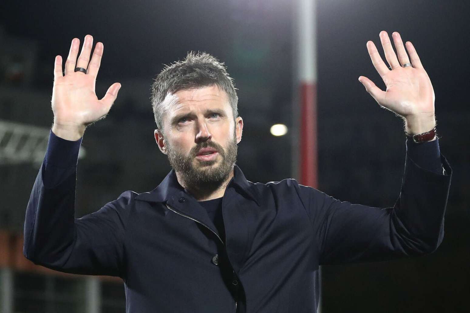 Michael Carrick pediu desculpas ao torcedor do United após a derrota para o Como –
