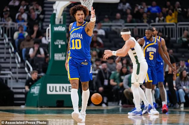 Indiana Pacers guard Kelly Oubre Jr. (10) reacts to a turnover during the first half of an NBA basketball game against the Milwaukee Bucks, Monday, Oct. 26, 2026, in Milwaukee. (AP Photo/Kayla Wolf)