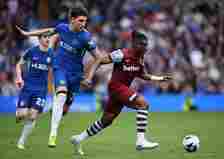 Mohammed Kudus of West Ham United runs with the ball whilst under pressure from Cesare Casadei of Chelsea during the Premier League match between C...