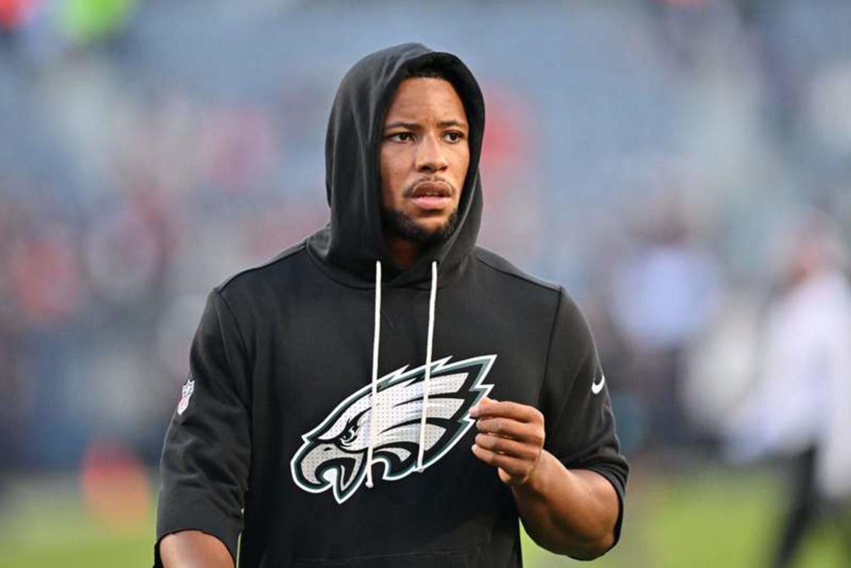 Philadelphia Eagles running back Saquon Barkley (26) looks on before the game against the Chicago Bears at Soldier Field. (Patrick Gorski-Imagn Images)