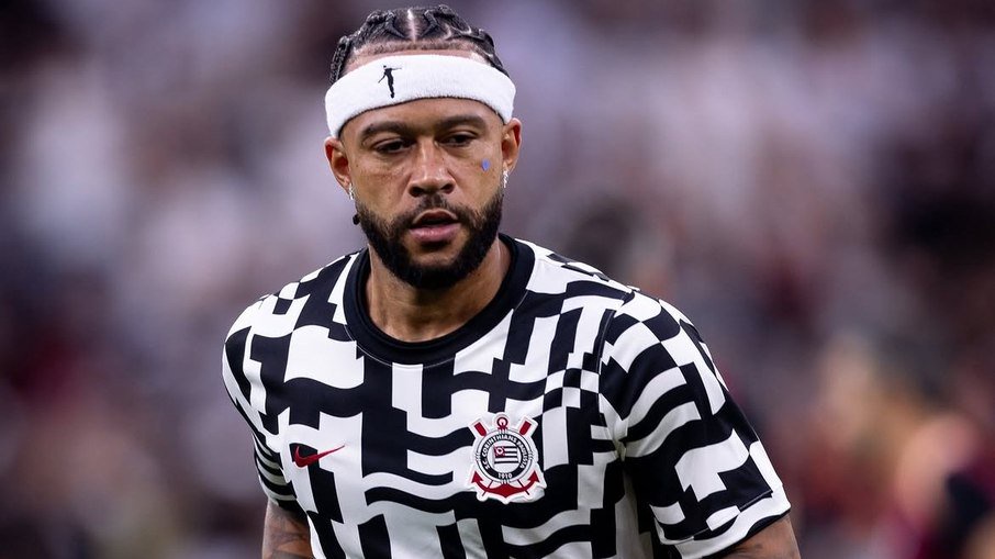 Memphis está fora dos relacionados de Clarence Seedorf por uma lesão