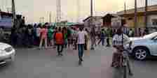 Protesters at Ibadan food company ( PHOTO CREDIT: Toheeb Babalola)