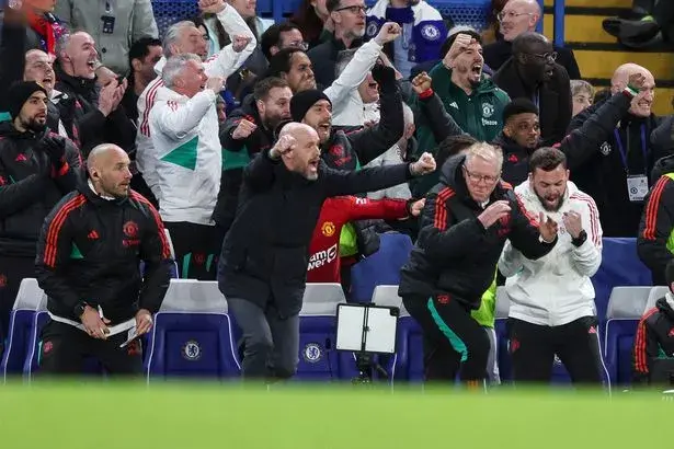 Head Coach Erik ten Hag of Manchester United celebrates after Alejandro Garnacho scores a goal to make it 3-2 during the Premier League match between Chelsea FC and Manchester United at Stamford Bridge on April 04, 2024 in London, England.