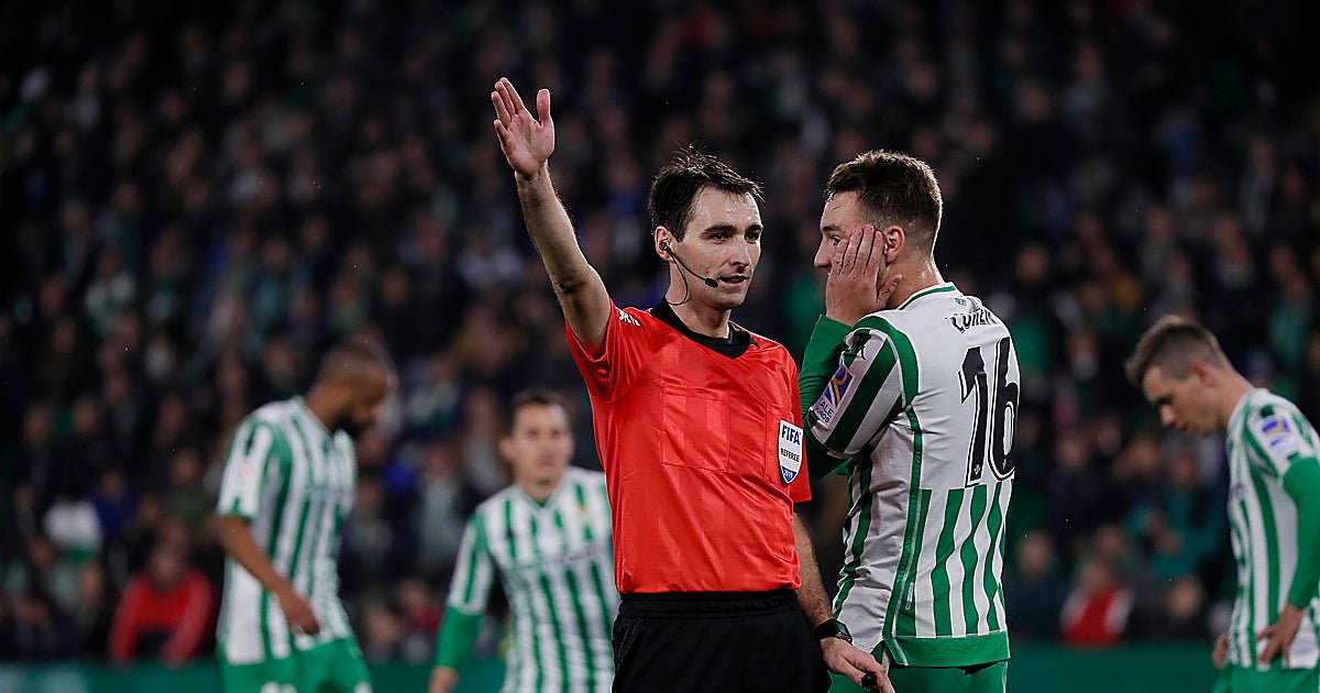 De Burgos Bengoetxea to Referee Real Betis vs. Barcelona in LaLiga