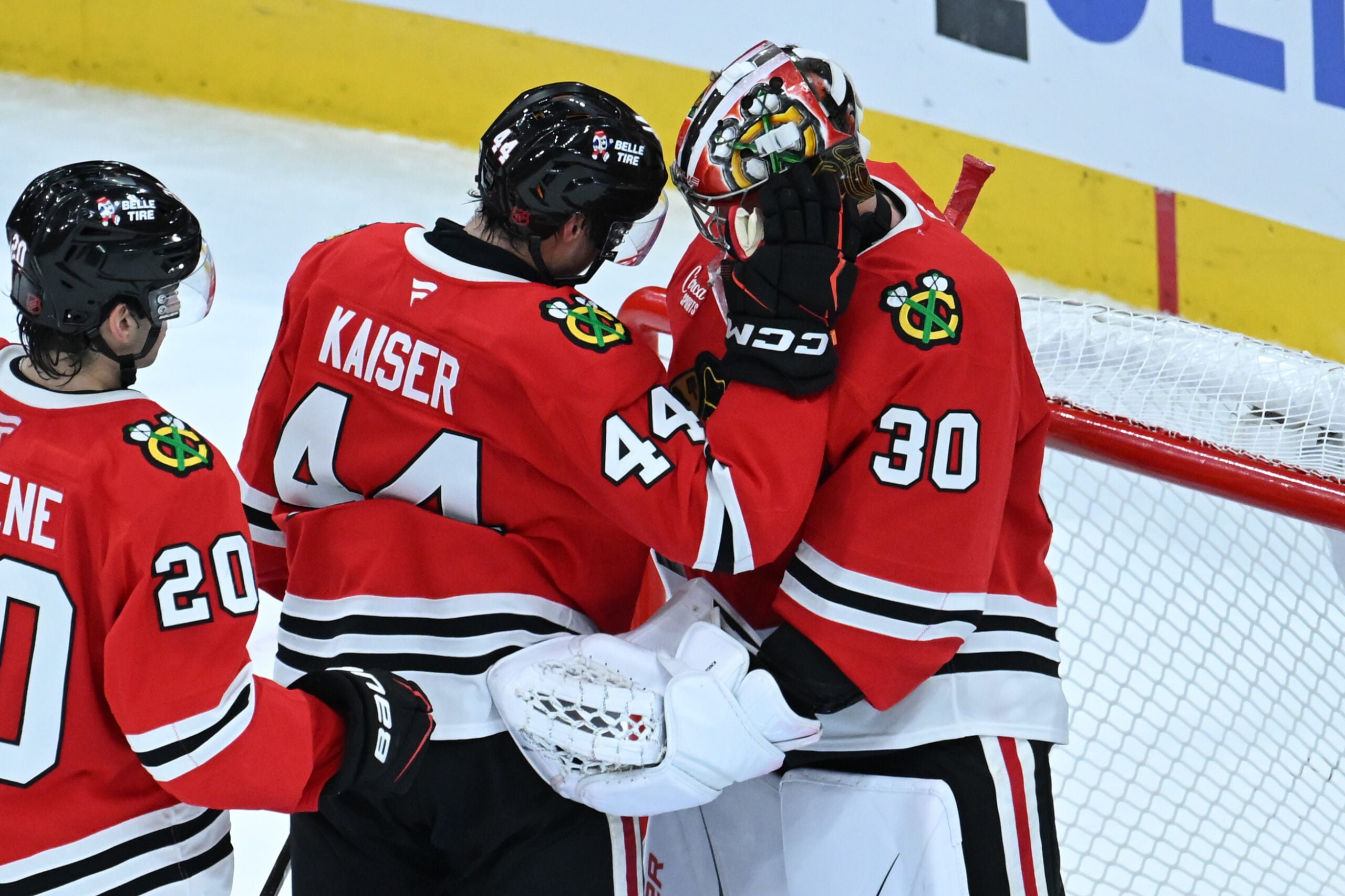 Blackhawks Snap Power-Play Drought & Losing Skid With 2-1 Win Over Kings