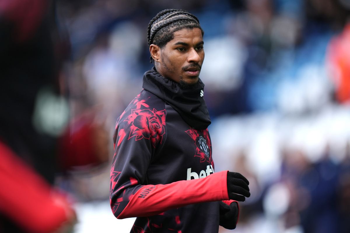 Manchester United's Marcus Rashford warming up prior to kick-off 