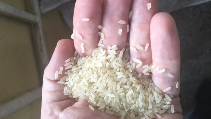Plastic rice&#39; seized in Nigeria - BBC News