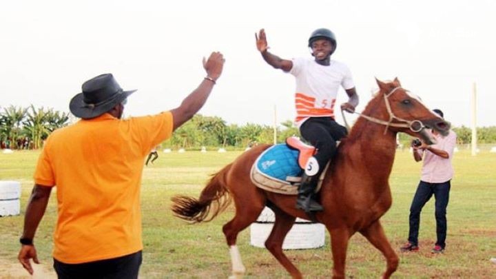 Les clubs de la Fédération ivoirienne d'équitation reçoivent les fonds d'aide Covid-19 - AFRIK SOIR