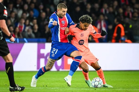 Hernandez n'a pas lâché Yamal D'UNE SEMELLE. 