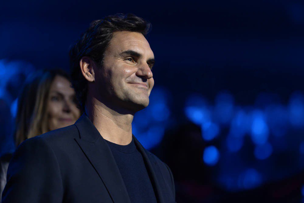 Roger Federer kehrt auf den Tennisplatz in Shanghai zurück, zusammen mit den Tennislegenden Safin, Li Na und Safina.