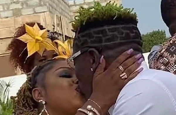 3rd time Afia Schwarzenegger proves kissing male celebrities is normal in these photos