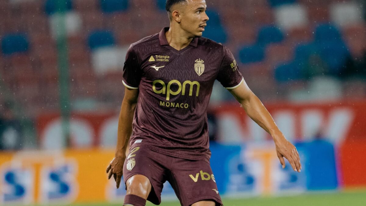 Vanderson celebra fase na seleção e elogia Filipe Luís; confira