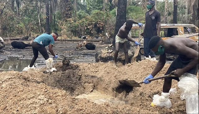 Grave diggers at site of the Ohaji-Egbema  disaster