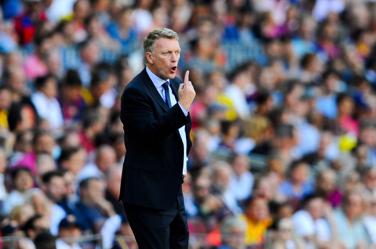 David Moyes directs his players during the La Liga match between Barcelona and Real Sociedad at Camp Nou