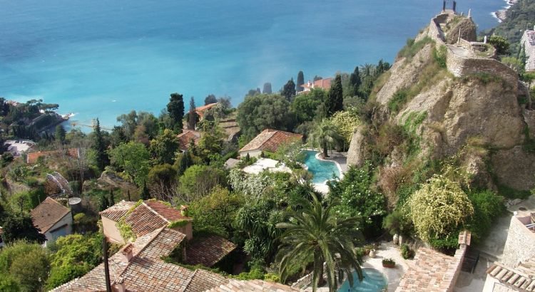didier deschamps devoile sa splendide villa avec piscine estimee a 3 millions deuros au cap-dail