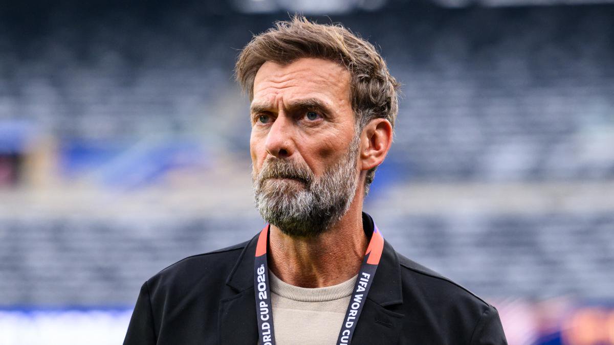 Jürgen Klopp schaut sparsam aus der Wäsche