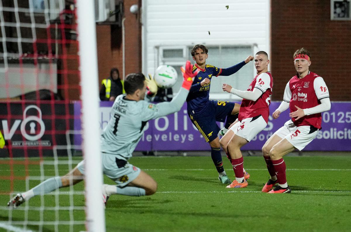 Arsenal's Max Dowman has his shot saved by Fleetwood Town's Jay Lynch