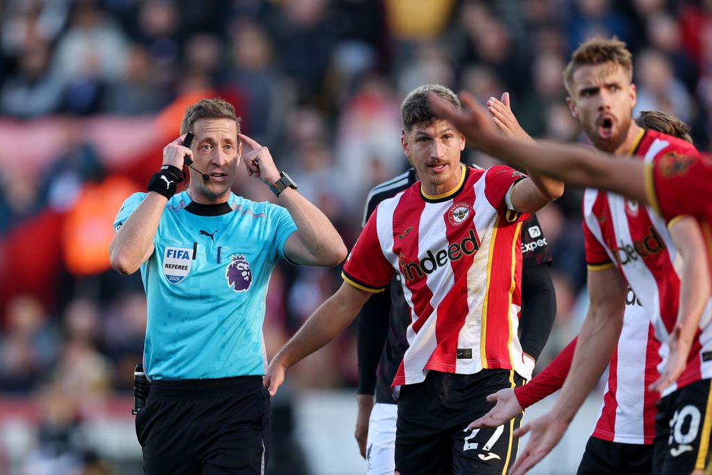 Referee John Brooks gestures to his head before showing a red card to Yehor Yarmolyuk of Brentford (not pictured) after clashing with Jeremy Jacquet of Liverpool (not pictured) during the Premier League 2026/27 match between Brentford and Liverpool FC