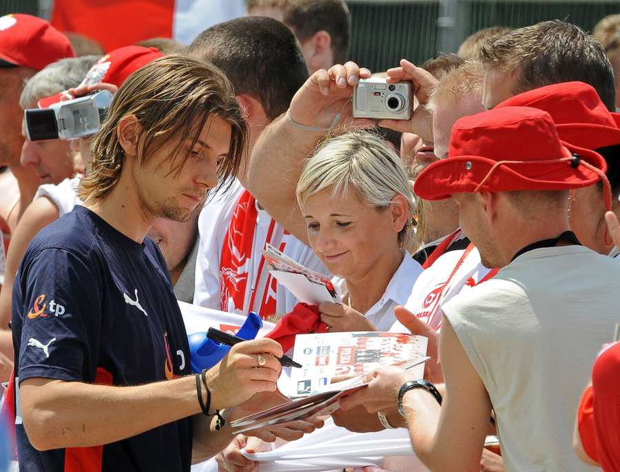 Smolarek signing autographs for Polish national team fans