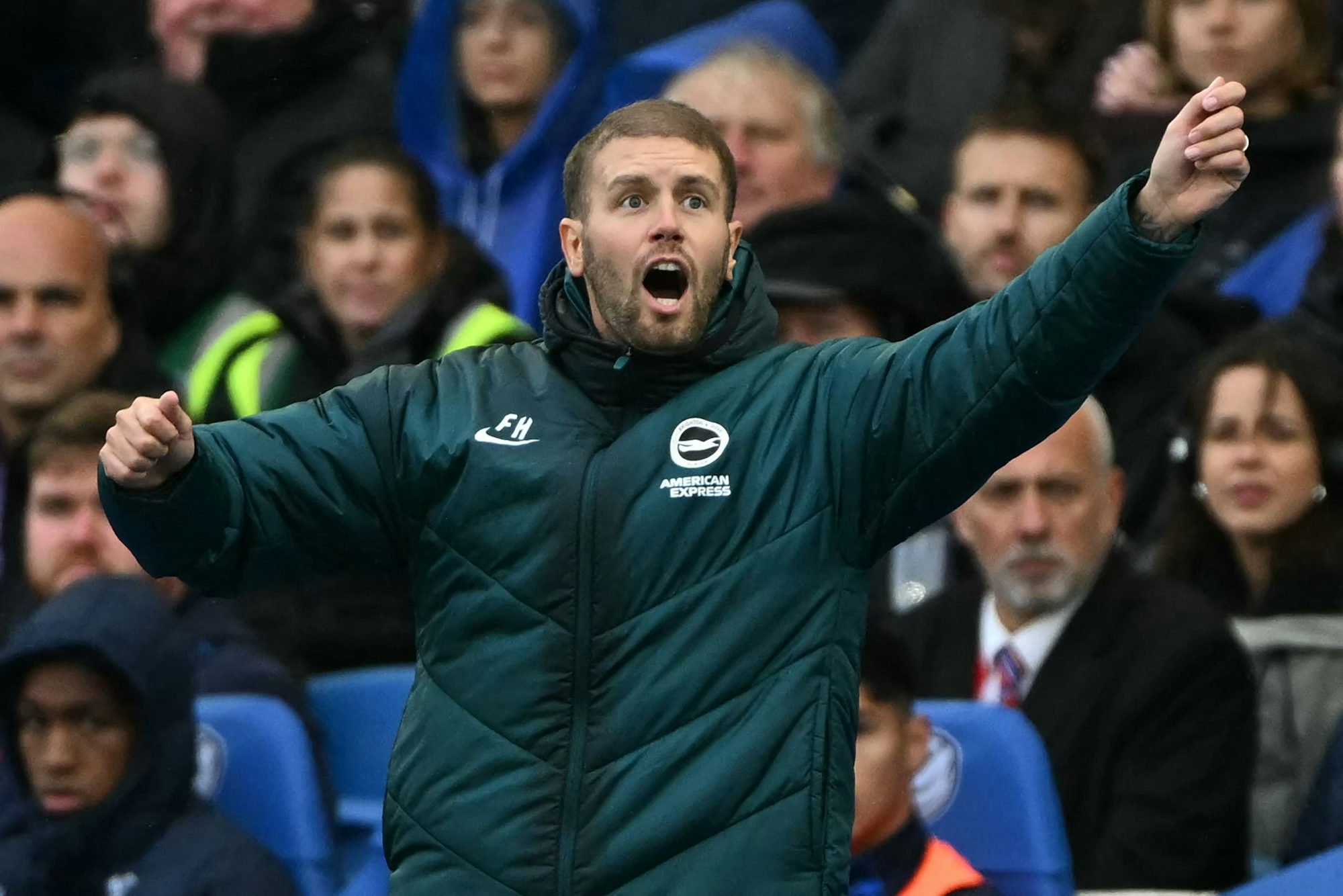 Fabian Hürzeler freut sich, dass er jetzt auch endlich mal deutlich gegen Crystal Palace gewinnen konnte.