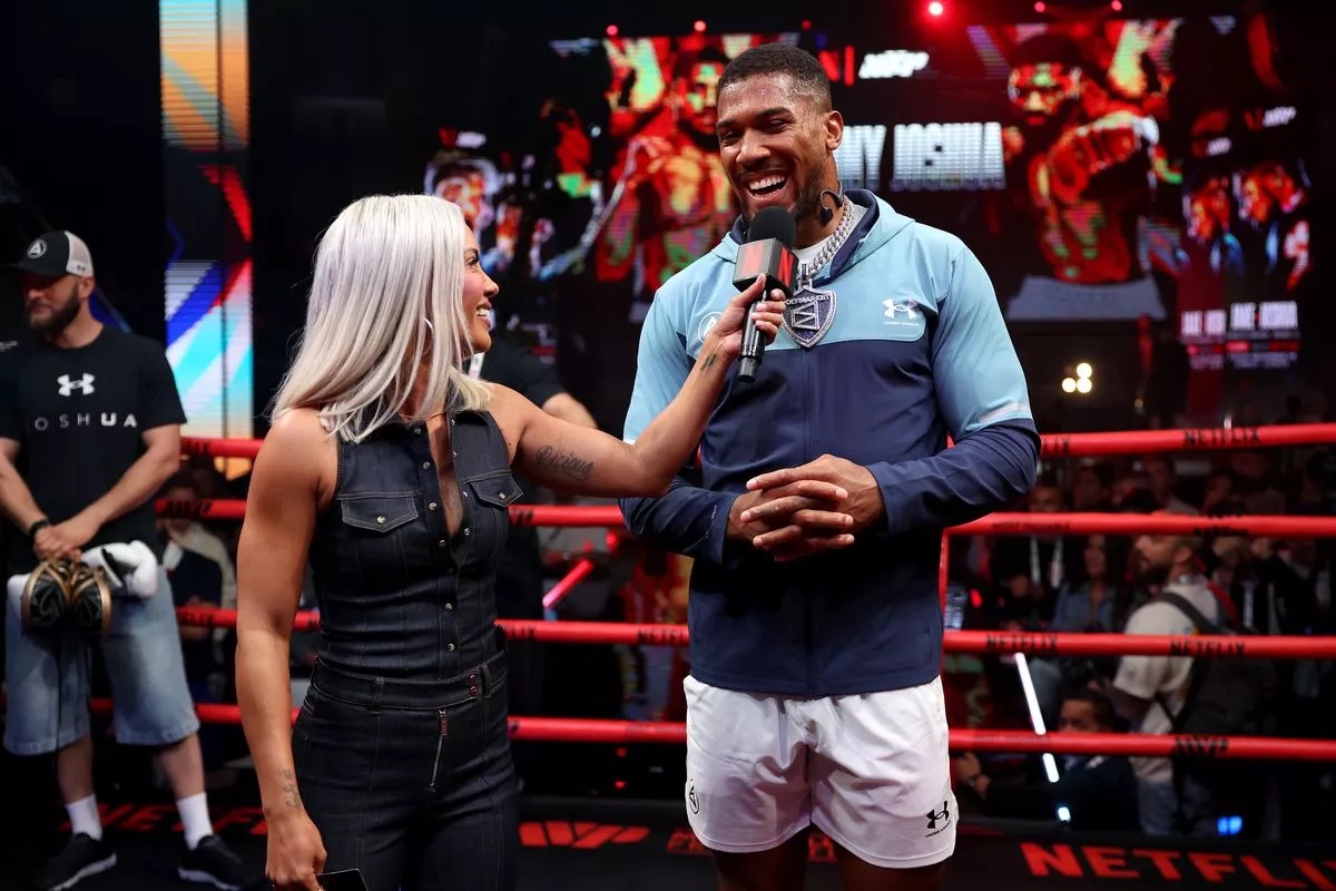 Sibley Scoles speaks to Anthony Joshua