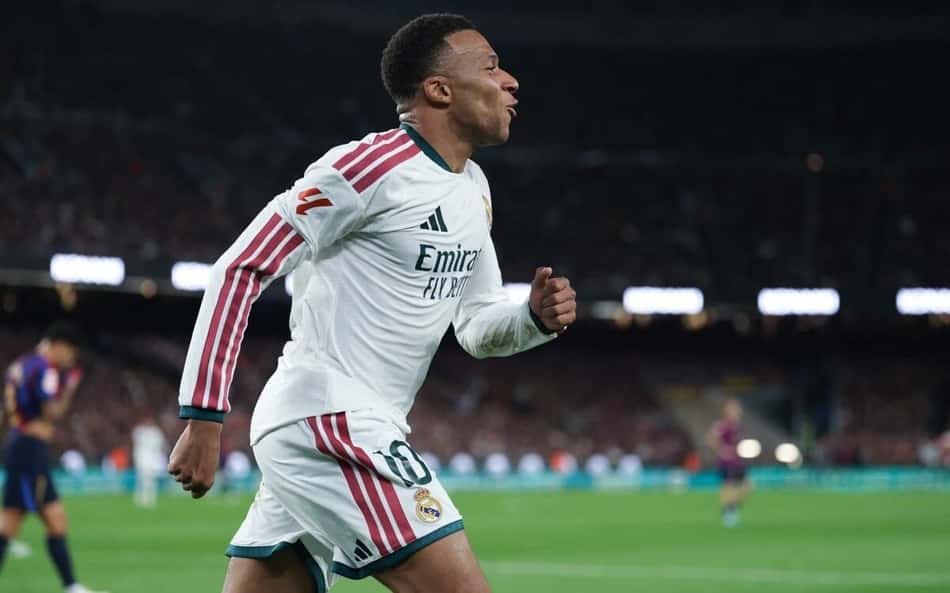 Mbappé comemorando gol em Barcelona e Real Madrid, pela La Liga