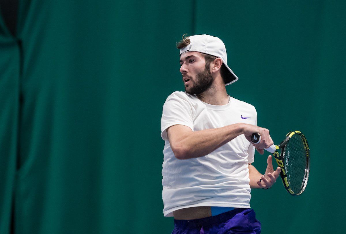 An image of Jacob Fearnley playing tennis.