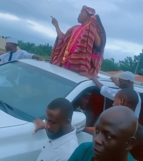 Oluwo Welcomed Home from Mecca: Royal Fathers, Community Leaders and Artisans Troops out to Celebrate His Return