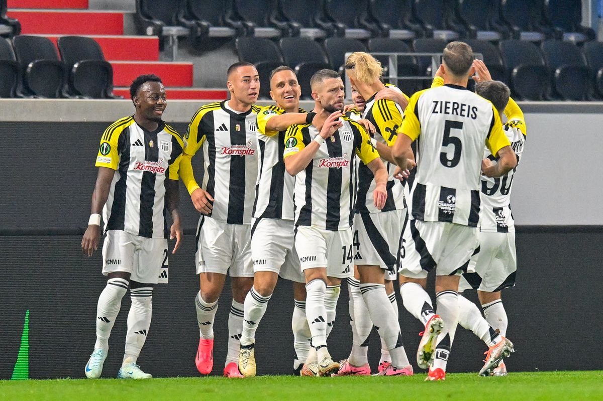 Valon Berisha of Lask celebrates with teammates after scoring a goal during the UEFA Conference League 2024/25 League Phase MD1 Match between LASK and Djurgarden