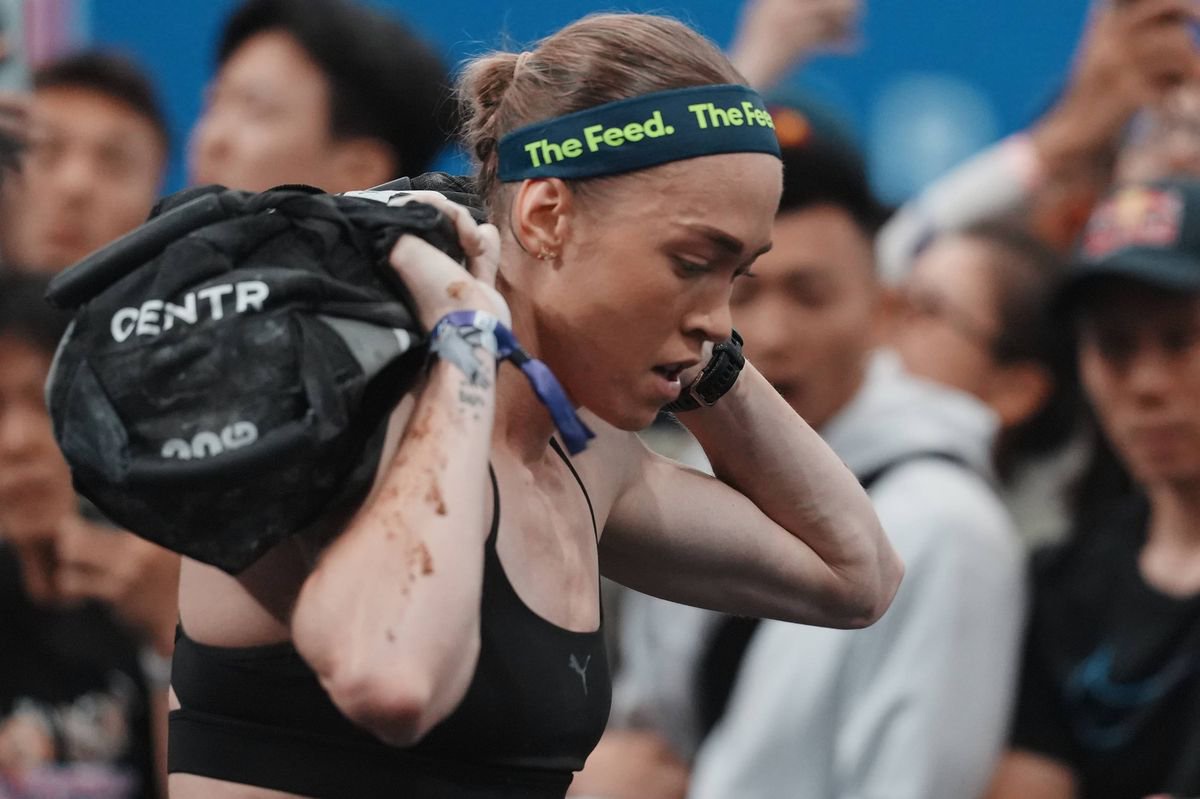 Joanna Wietrzyk lifts a sandbag