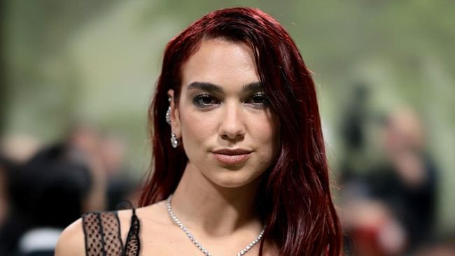 Dua Lipa mengungkapkan alasan batal konser di Jakarta pada Sabtu (9/11) meski ia sudah siap tampil di hadapan penggemar.