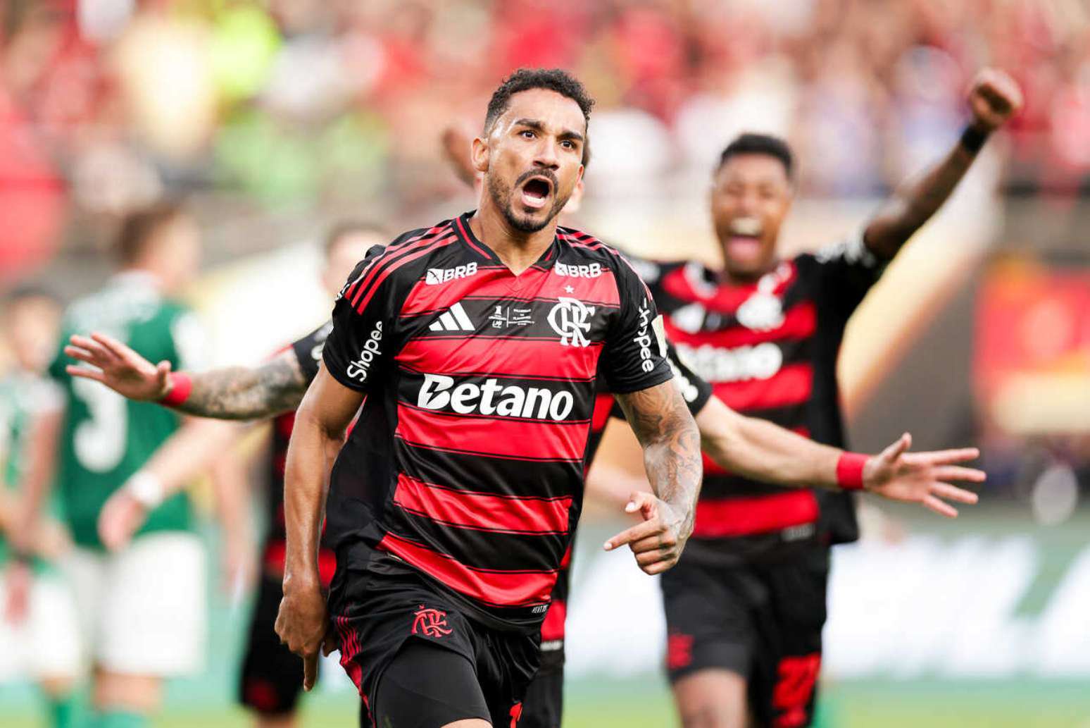 De cabeça, Danilo marcou o gol do tetra do Flamengo na Libertadores –