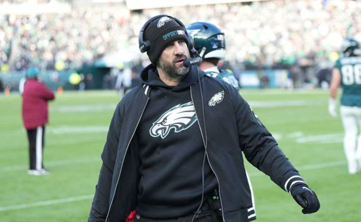 PHILADELPHIA, PA – DECEMBER 14: Philadelphia Eagles head coach Nick Sirianni looks on during the game between the Las Vegas Raiders and the Philadelphia Eagles on December 14, 2025 at Lincoln Financial Field in Philadelphia, PA.Photo by Andy Lewis/Icon Sportswire NFL, American Football Herren, USA DEC 14 Raiders at Eagles EDITORIAL USE ONLY Icon251214069 ©IMAGO/Icon Sportswire