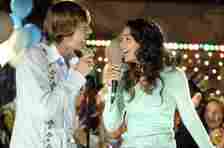 HIGH SCHOOL MUSICAL, Zac Efron, Vanessa Anne Hudgens, 2005, photo: Fred Hayes / © Disney Channel / Courtesy: Everett Collection
