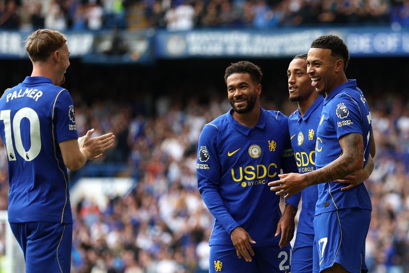 Chelsea players celebrate Morgan Rogers' goal against Hull City