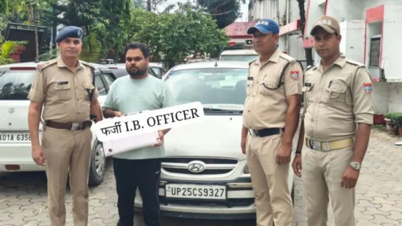 फर्जी ‘जेम्स बॉन्ड’: हल्द्वानी में नीली-लाल बत्ती और ‘भारत सरकार’ की प्लेट लगी कार में घूम रहा था नकली IB अफसर, ऐसे खुली पोल