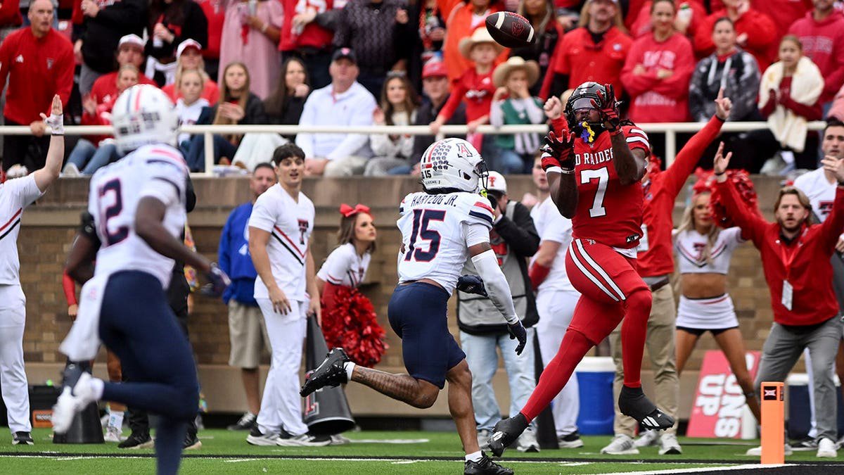 Terrance Carter Jr. reaches for a touchdown catch over Malcolm Hartzog Jr.