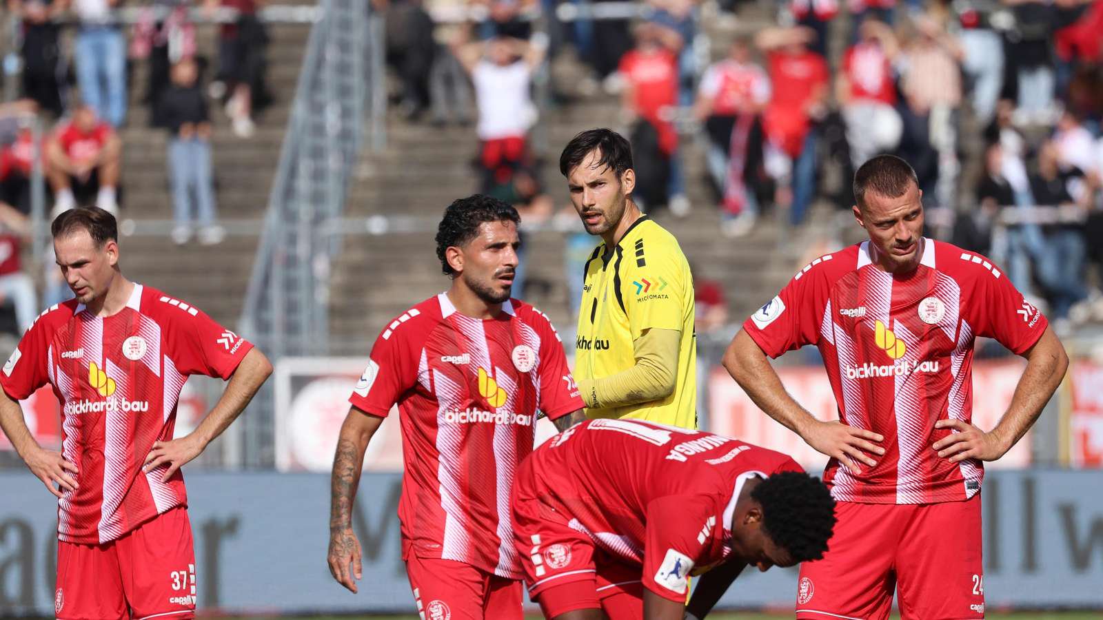 (von links) Joel Richter, Nael Najjar, Eric Oelschlägel (hinten), Phinees Bonianga und Cemal Kaymaz. 