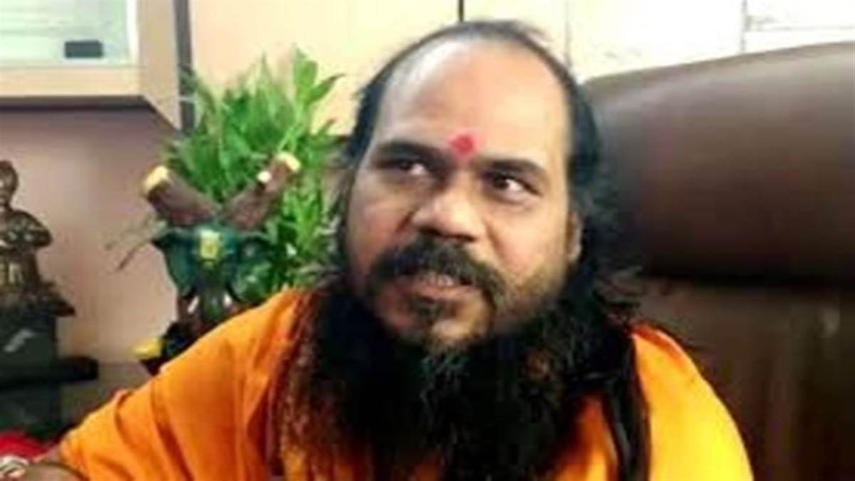 मिर्ची बाबा के मोबाइल में मिले अश्‍लील वीडियो और लड़कियों के नंबर, फोन देख दंग रह गई पुलिस