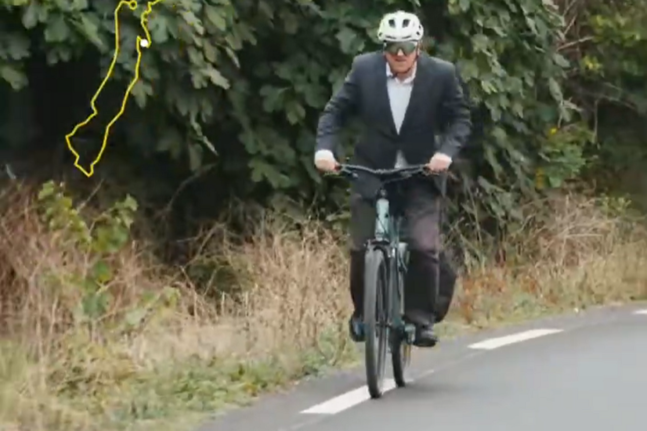 S'agit-il du vrai Jean-Luc Moudenc ou d'une doublure cycliste ? La question reste entière.