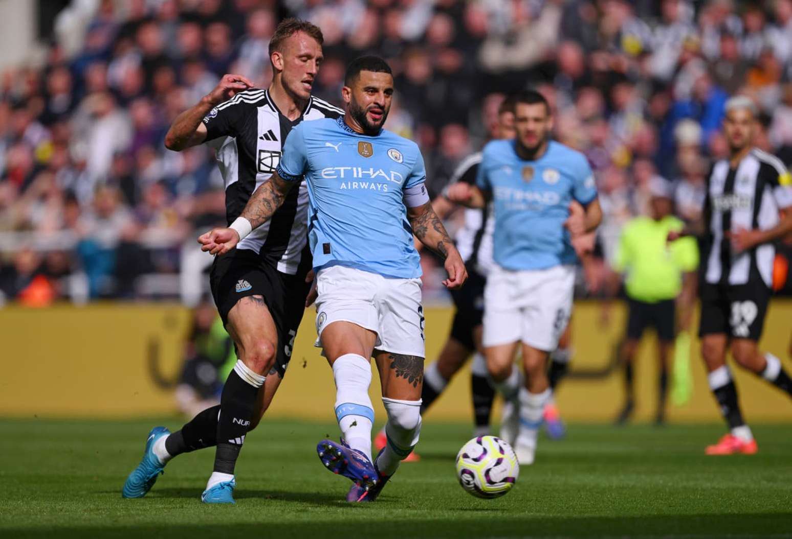 Kyle Walker em ação nos tempos em que defendia as cores do Manchester City –