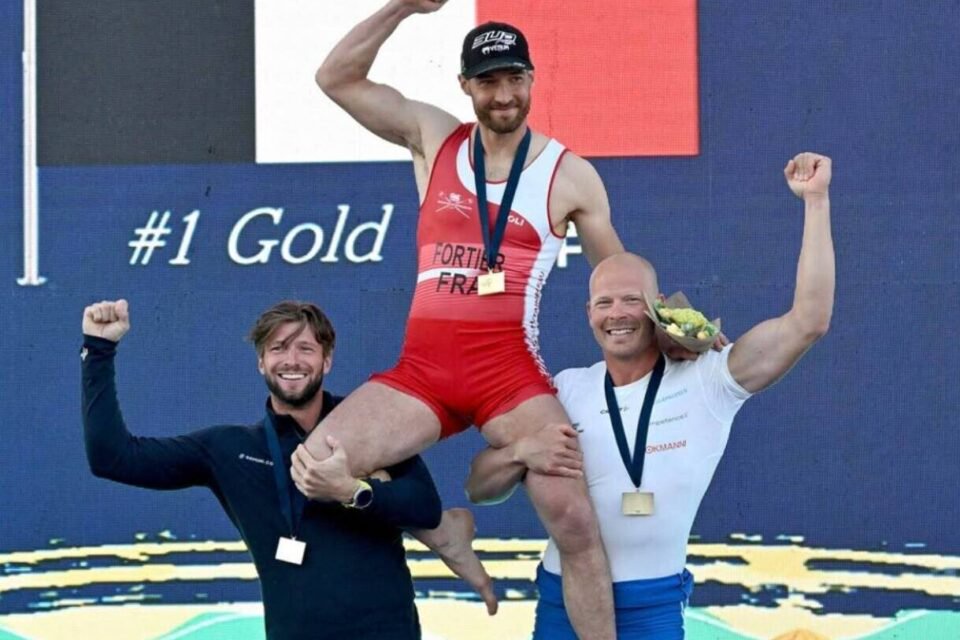 Alexis Fortier sur la plus haute march du podium aux championnats du monde en Chine