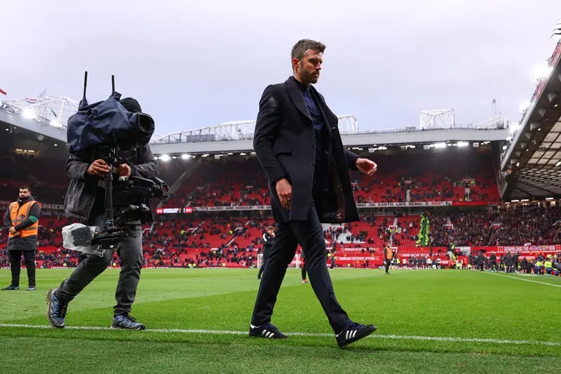 Michael Carrick leaving the Old Trafford pitch after Sunday's defeat to Bournemouth